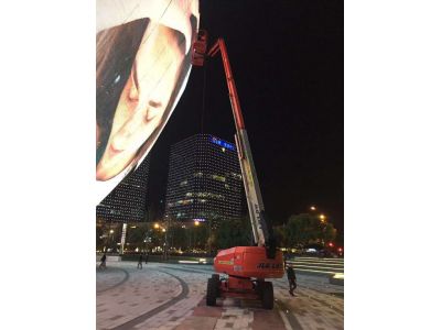 自行走高空作業(yè)平臺