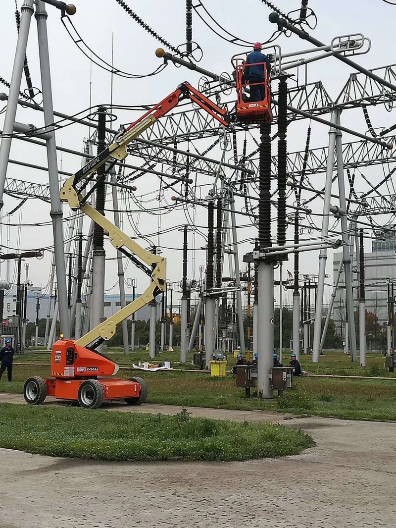 自行走高空作業(yè)平臺(tái)