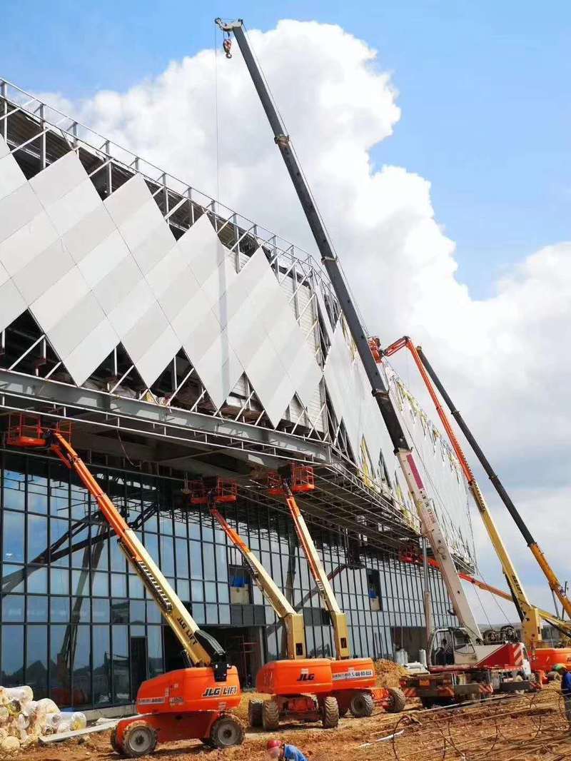 自行走高空作業(yè)平臺(tái)