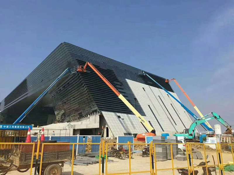 自行走高空作業(yè)平臺(tái)